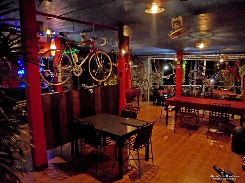 Swiss Ticino Guesthouse & Restaurant Mae Wang Extérieur photo